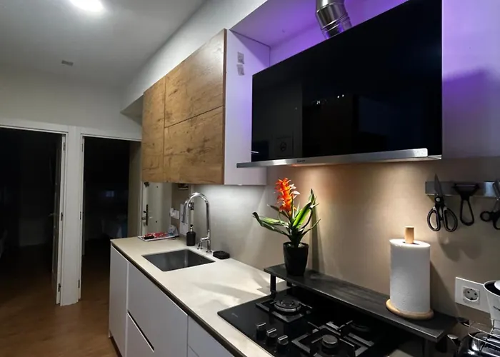 Viana Urban , Cozy 2br Near Old Town Διαμέρισμα