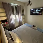 Viana Urban , Cozy 2br Near Old Town Apartament