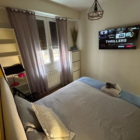 Viana Urban , Cozy 2br Near Old Town شقة