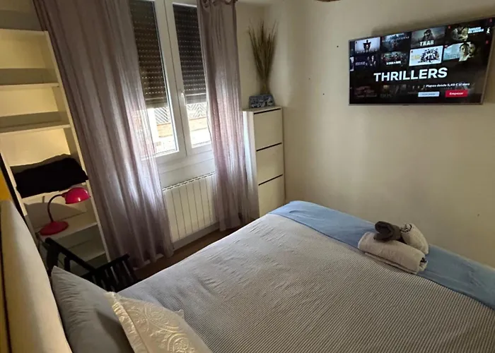 Viana Urban , Cozy 2br Near Old Town דירה